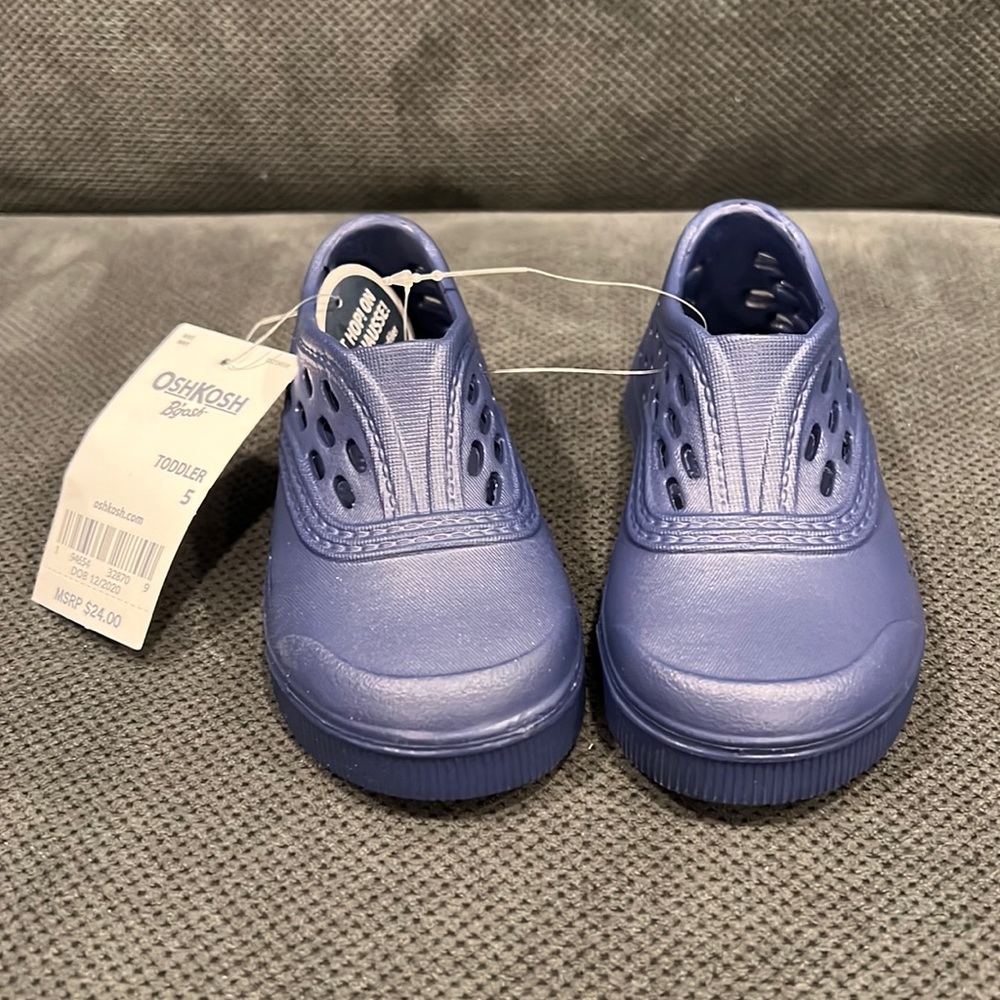 OshKosh B'gosh Raye toddler slip-on shoes Toddler size 5 Navy NWT